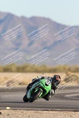 media/Dec-07-2025-CVMA (Sun) [[3e7d2de5dc]]/Race 16-Formula Middleweight/